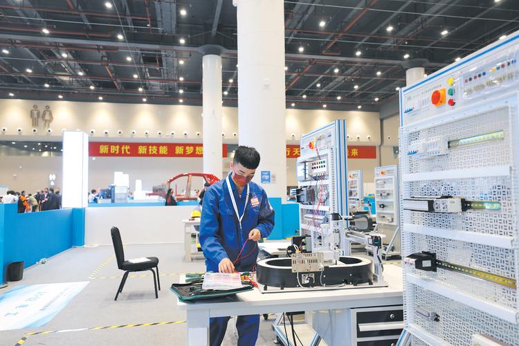 十堰东风汽车技师学院:汽车行业人才培养新标杆-第1张图片-49车牌靓号 十堰东风汽车技师学院:汽车行业人才培养新标杆-第1张图片-49车牌靓号